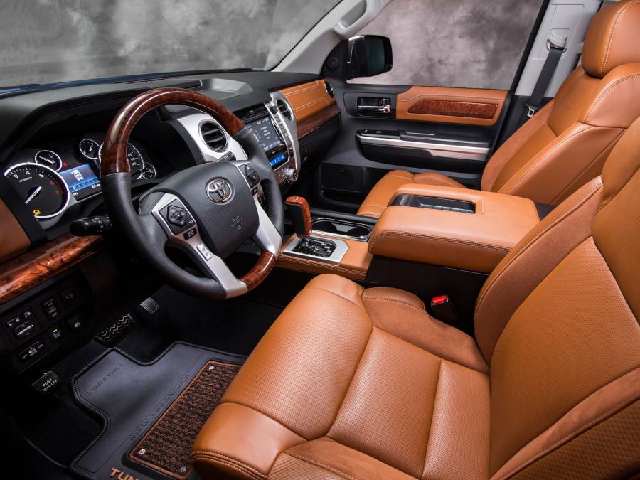 Интерьер Toyota Tundra 1794 Edition 2013 года  (фото 31 из 40)